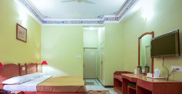 Hotel Sarovar